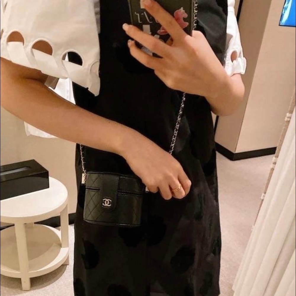 【SOLD】100% Authentic and NWT | Chanel Round small vanity with chain black